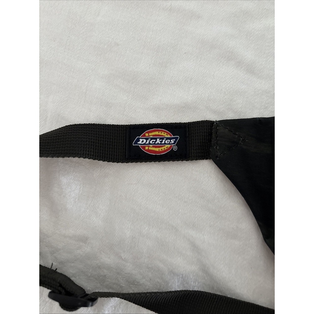 Dickies Fanny Pack Camouflage Pattern With Three Zipper Compartments - Picture 8 of 8